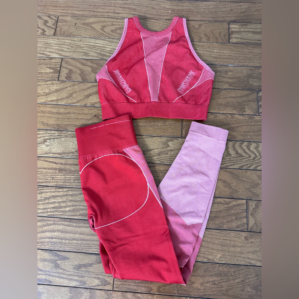 Gymshark set size small. Color red. Like new.